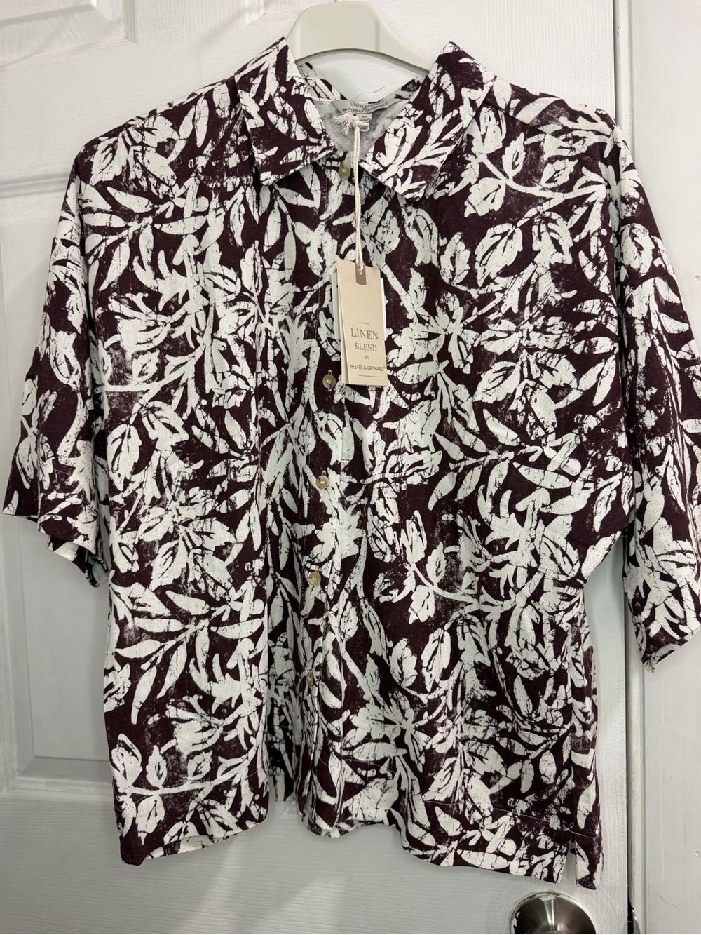 Linen-Blend Short Sleeve Button-Up Blouse in Deep Plum Leaf Print